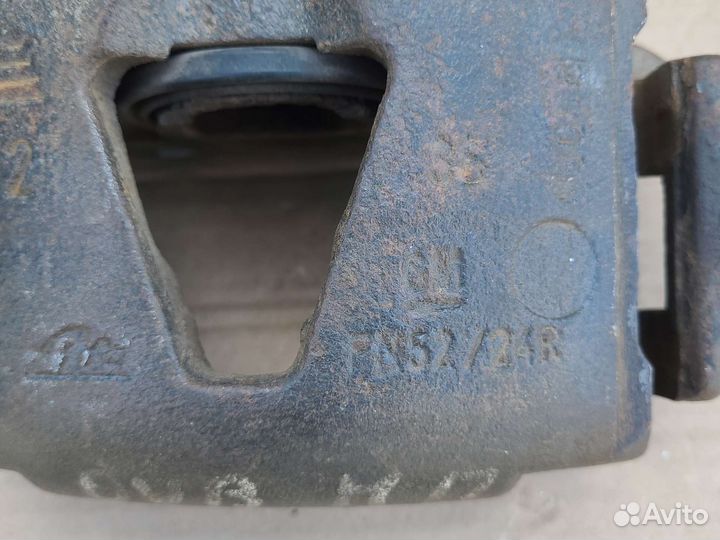 Суппорт передний левый (правый) Opel Vectra B