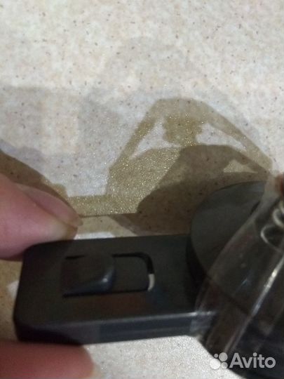 Крепёж (фиксатор) капюшона на коляску Roan