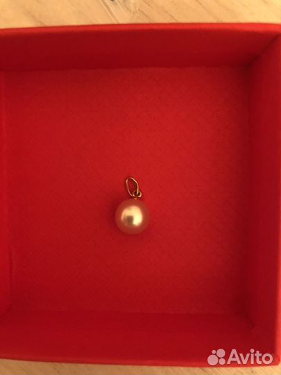 Золотой кулон и кольцо