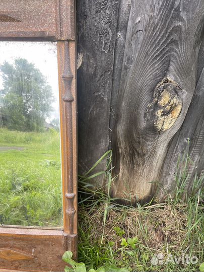 Настенное старинное зеркало в раме винтаж