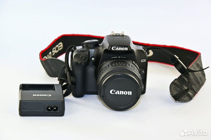 Canon EOS 1000D/XS 10.1MP цифрозеркалка Kit 18-55