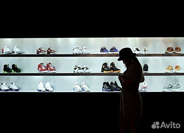 Розничный и онлайн-магазин обуви и одежды брендов