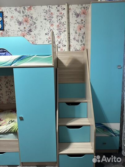 Двухярусная кровать с шкафами бу