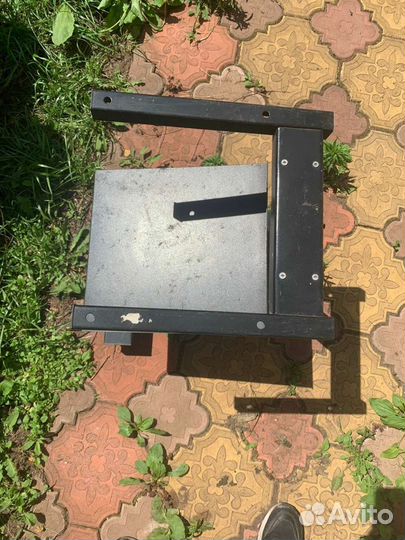 Стойка для техники на колесах