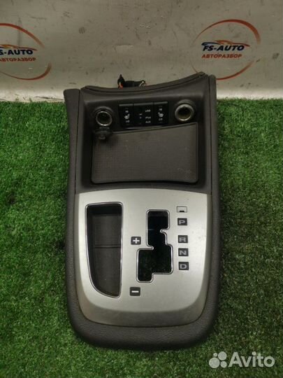 Консоль центральная Hyundai Santa-Fe 2 SUV 2.2