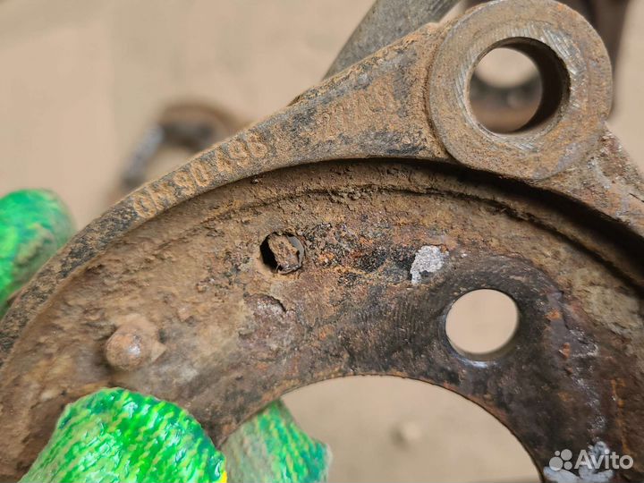 Щит опорный задний Opel Astra G (1998 - 2005)