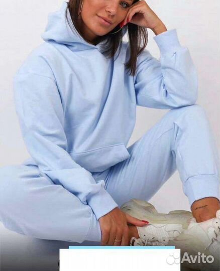 Спортивный прогулочный костюм