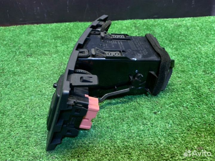 Дефлектор воздушный передний левый Infiniti Fx45