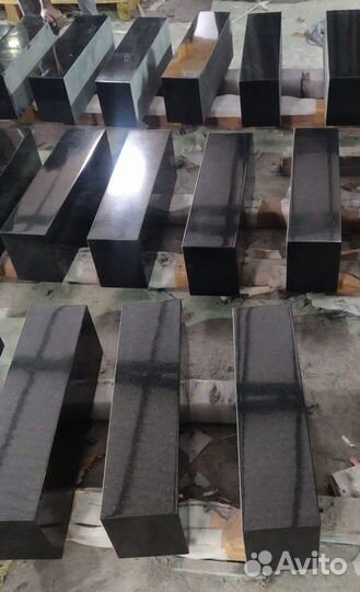 Памятники Габбро Черные