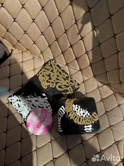 Роспись одежды, кожи, кроссовок, курток художник