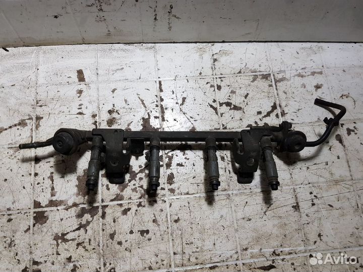 Топливная форсунка (рампа) Mazda 323 F BJ 2002 1.6