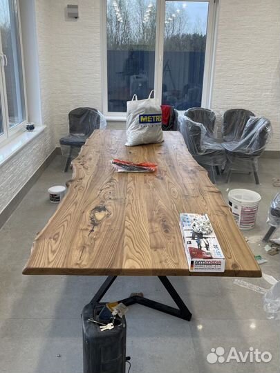Стол из натурального дерева карагача
