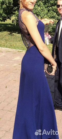 Эффектное вечернее синее платье в пол