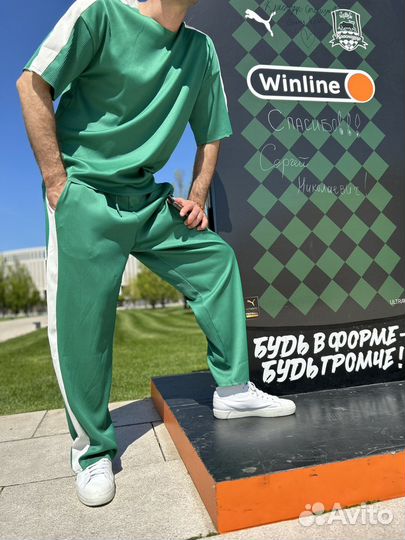 Спортивный мужской костюм