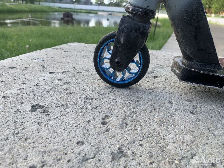 Трюковой самокат Mongoose rise 100 PRO