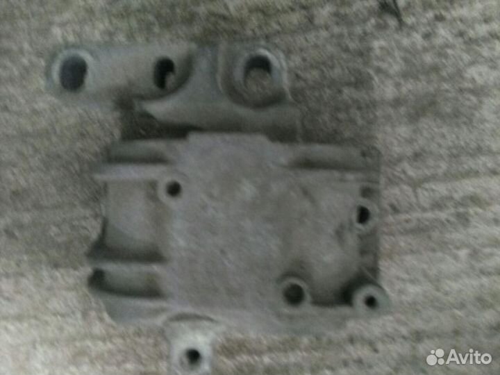 Опора двигателя правая volkswagen Passat CC 2008