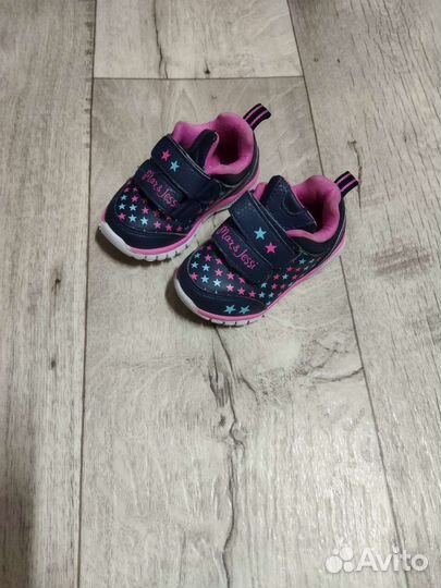 Кроссовки для девочки 20р