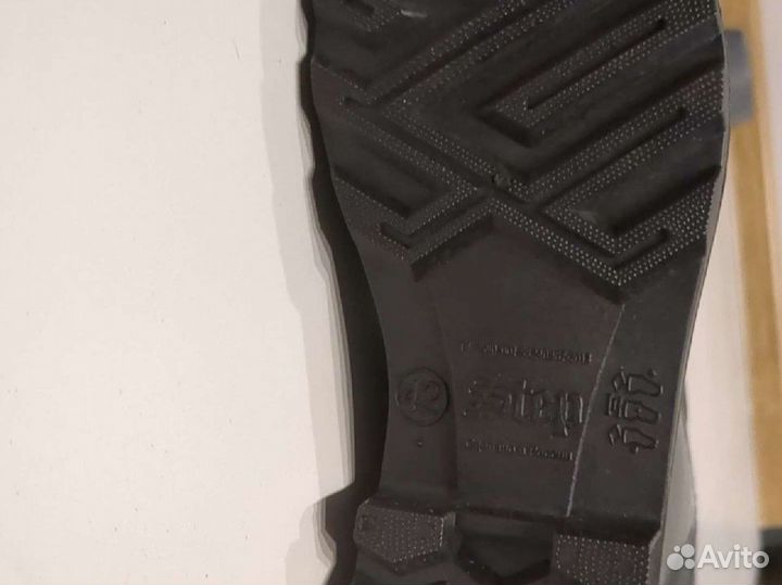 Резиновые сапоги новые 42 размер