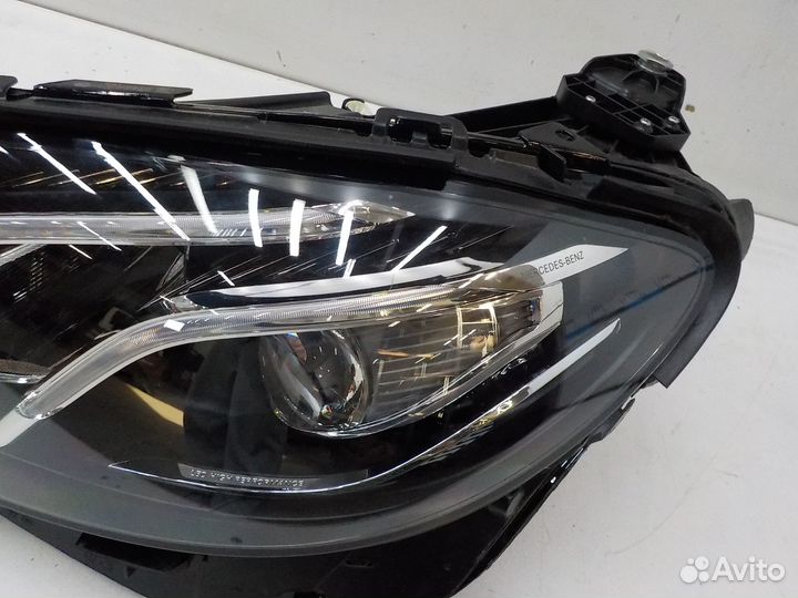 Фара левая Mercedes-Benz E-Class
