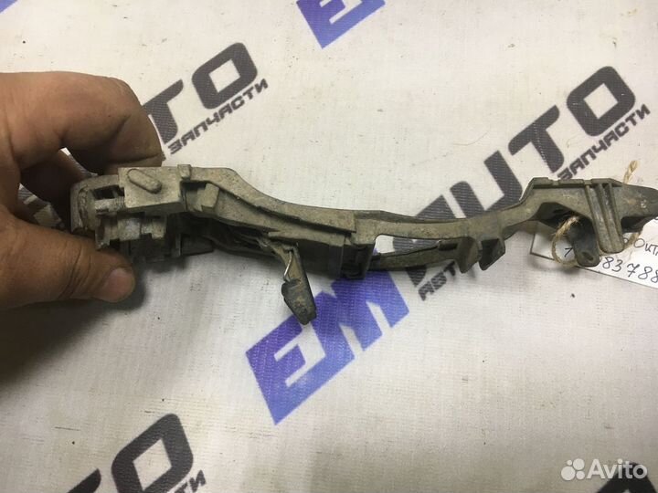 Кронштейн ручки двери передний Шкода Октавия тур