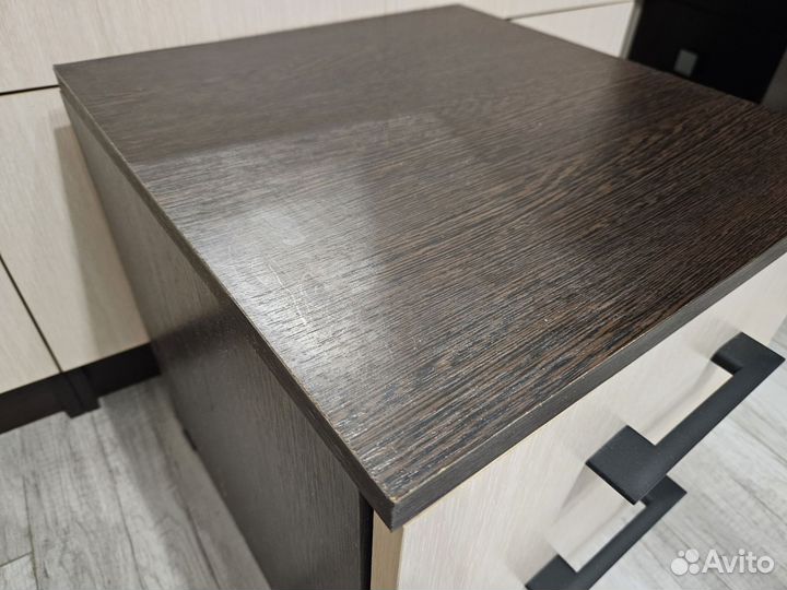 Тумба прикроватная