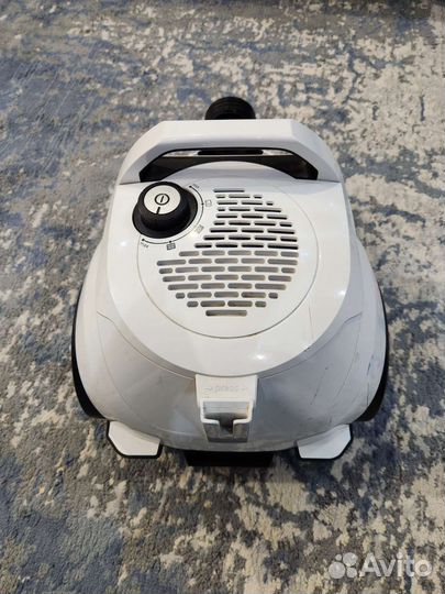 Пылесос с контейнером для пыли Bosch GS 10 bgs1u18