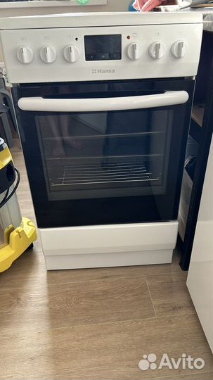 Электрическая плита с духовкой