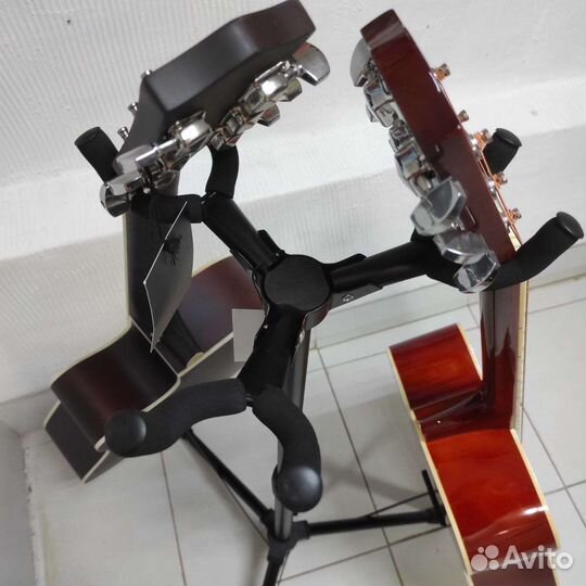 Гитарная стойка для 3 гитар новая