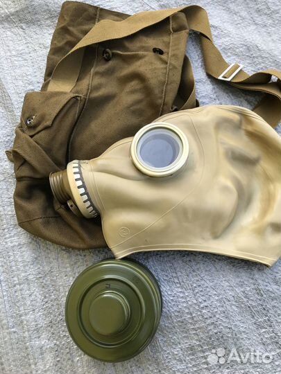 Противогаз с фильтром в сумке