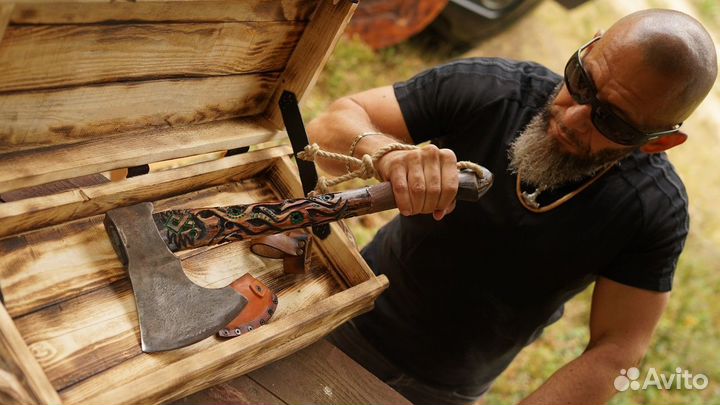 Топор кованый с резьбой