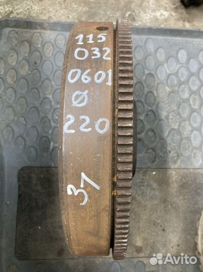 Маховик Mercedes 115032061