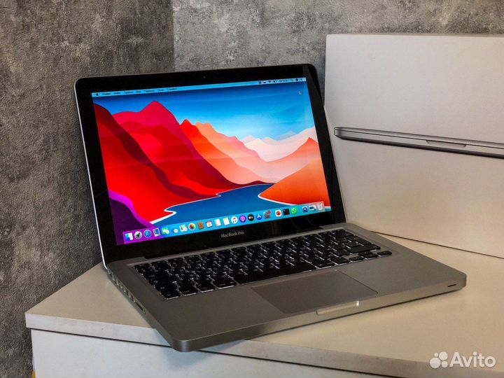 Мощный ноутбук Apple MacBook Pro 13 10/740 SSD