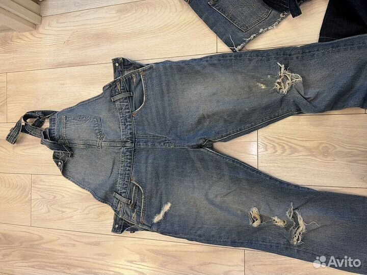 Джинсовый комбинезон levis
