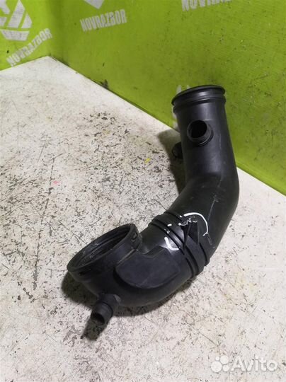 Патрубок воздушного фильтра Мерседес Бенз 210 Е