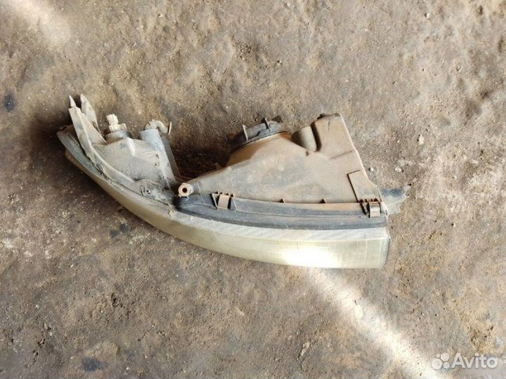 Фара правая Toyota Estima Lucida