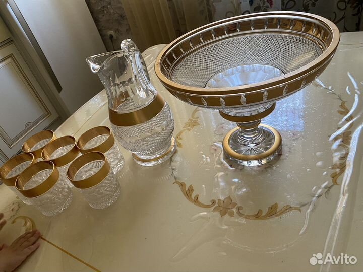 Ваза фруктовница и графин со стаканами