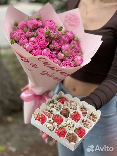 Букет роз + клубничный набор