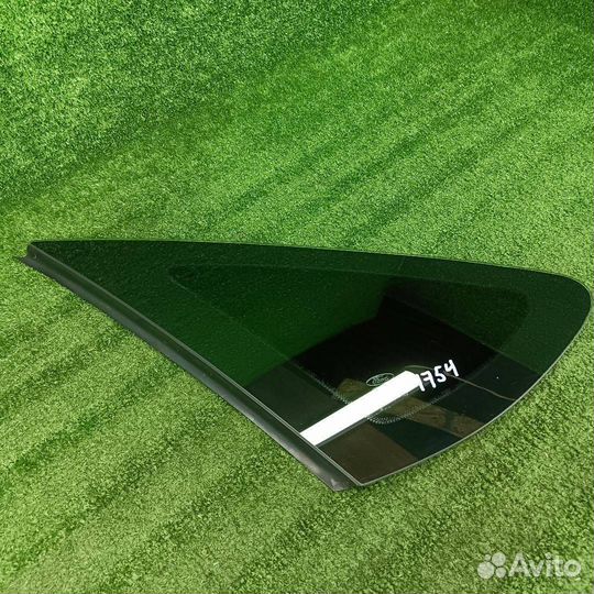 Форточка в крыло левая Ford Focus 2 2007 1360767