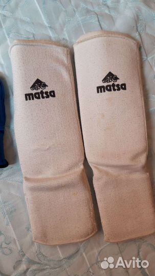 Перчатки спортивные и накладки на голень