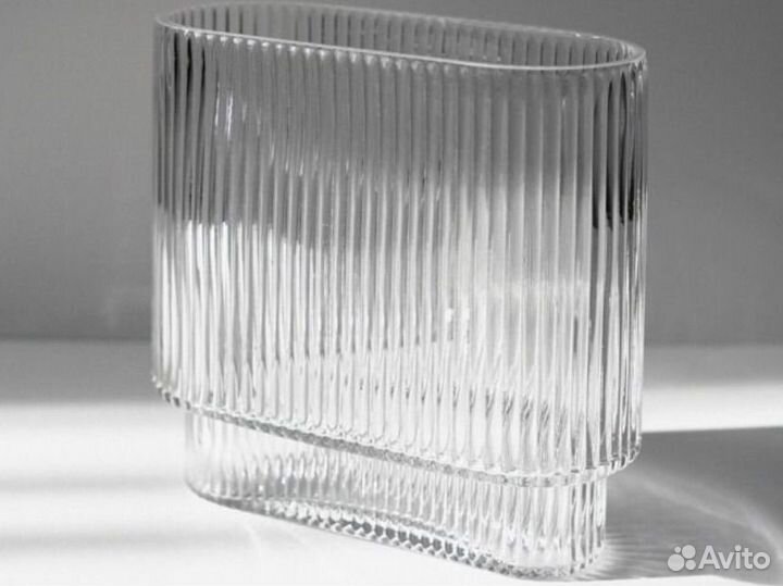 Ваза для цветов рифленого стекла