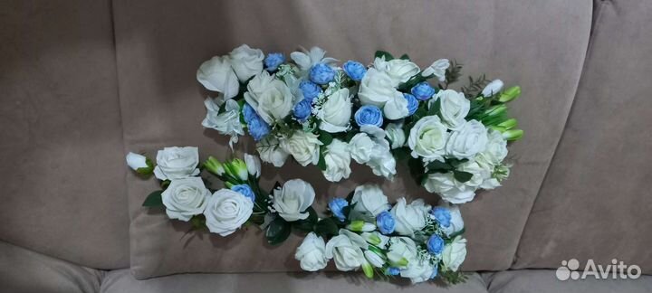 Композиция из искусственных цветов