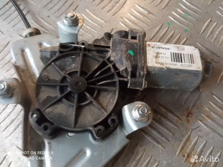 Стеклоподъемник передний левый Киа Рио 3