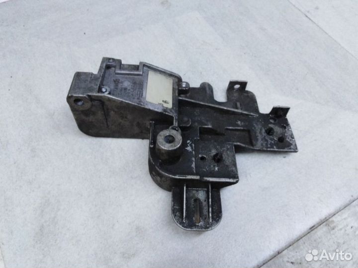 Кронштейн двигателя