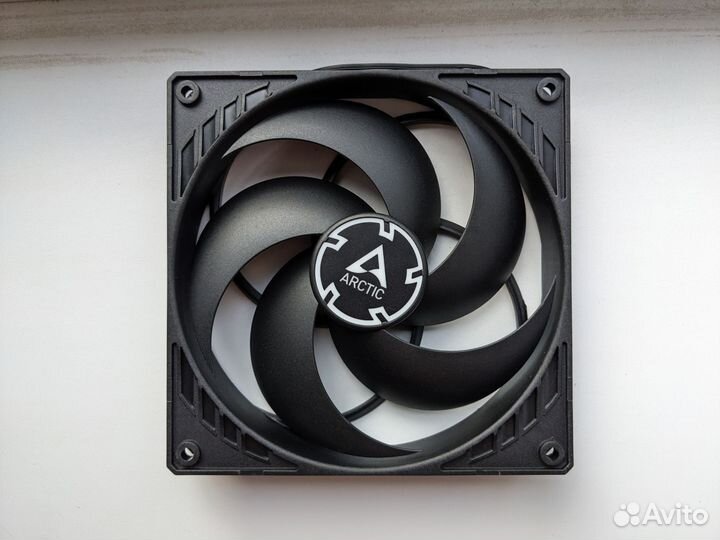 Arctic Cooling P14 PWM PST (Black-Black)