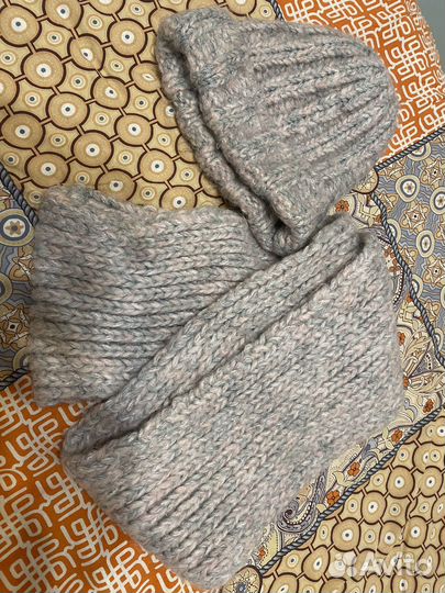 Женские шарфы и шапка