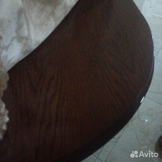 Стол и стулья