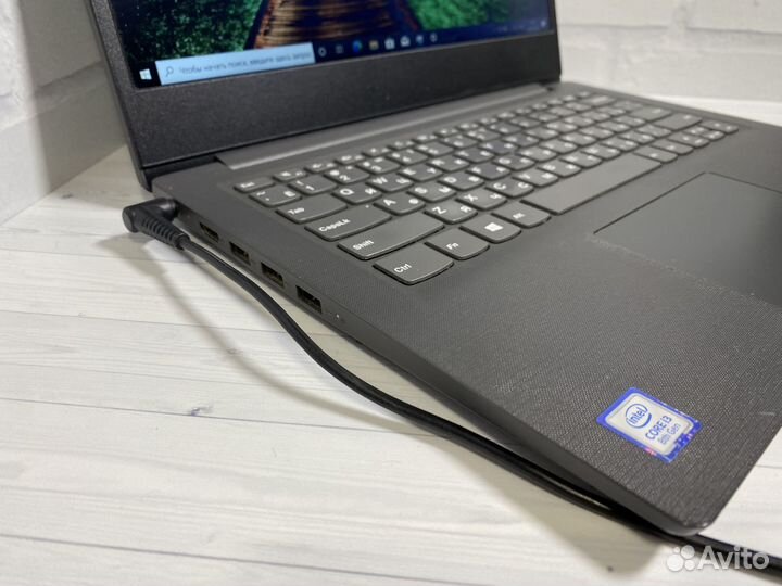 Шустрый ноутбук Lenovo i3-8130/SSD240/8gb