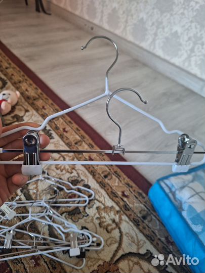 Вешалки продаю