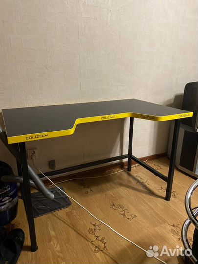 Стол компьютерный colizeum