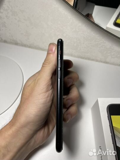 iPhone SE, 128 ГБ